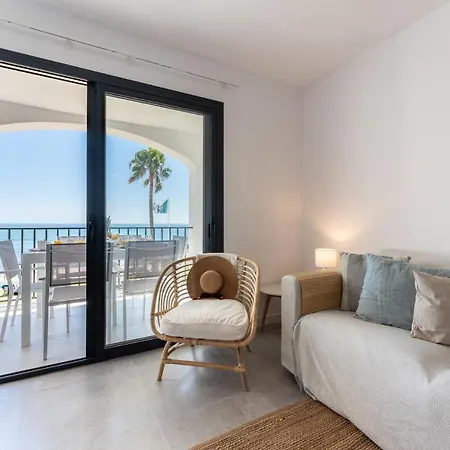 Dona Lola Renata: Beachfront Duplex With Sea Views * Sitio de Calahonda