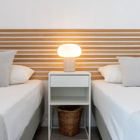 Apartment Dona Lola Renata: Beachfront Duplex With Sea Views *