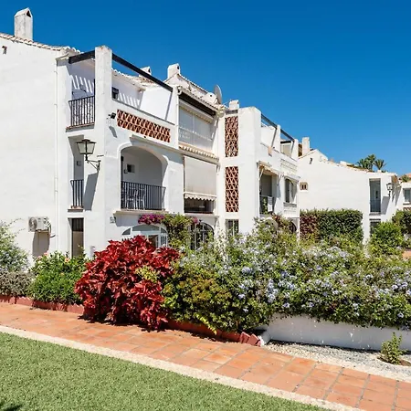 Dona Lola Renata: Beachfront Duplex With Sea Views