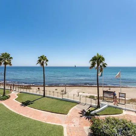Dona Lola Renata: Beachfront Duplex With Sea Views